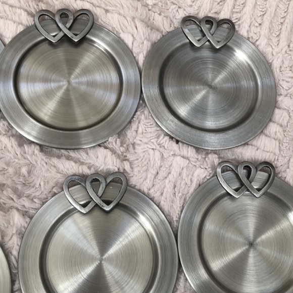 Set of 8 round metal coasters with double heart accent detail - New- never used - Picture 9 of 12
